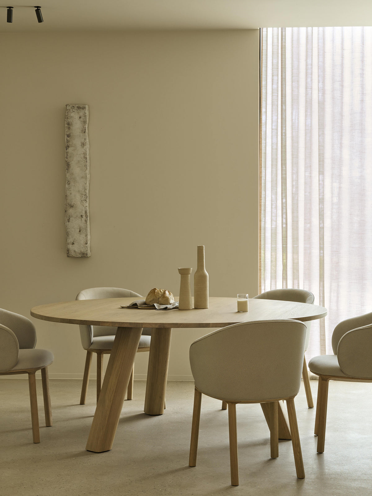 UNDA MESA DE COMEDOR ROBLE