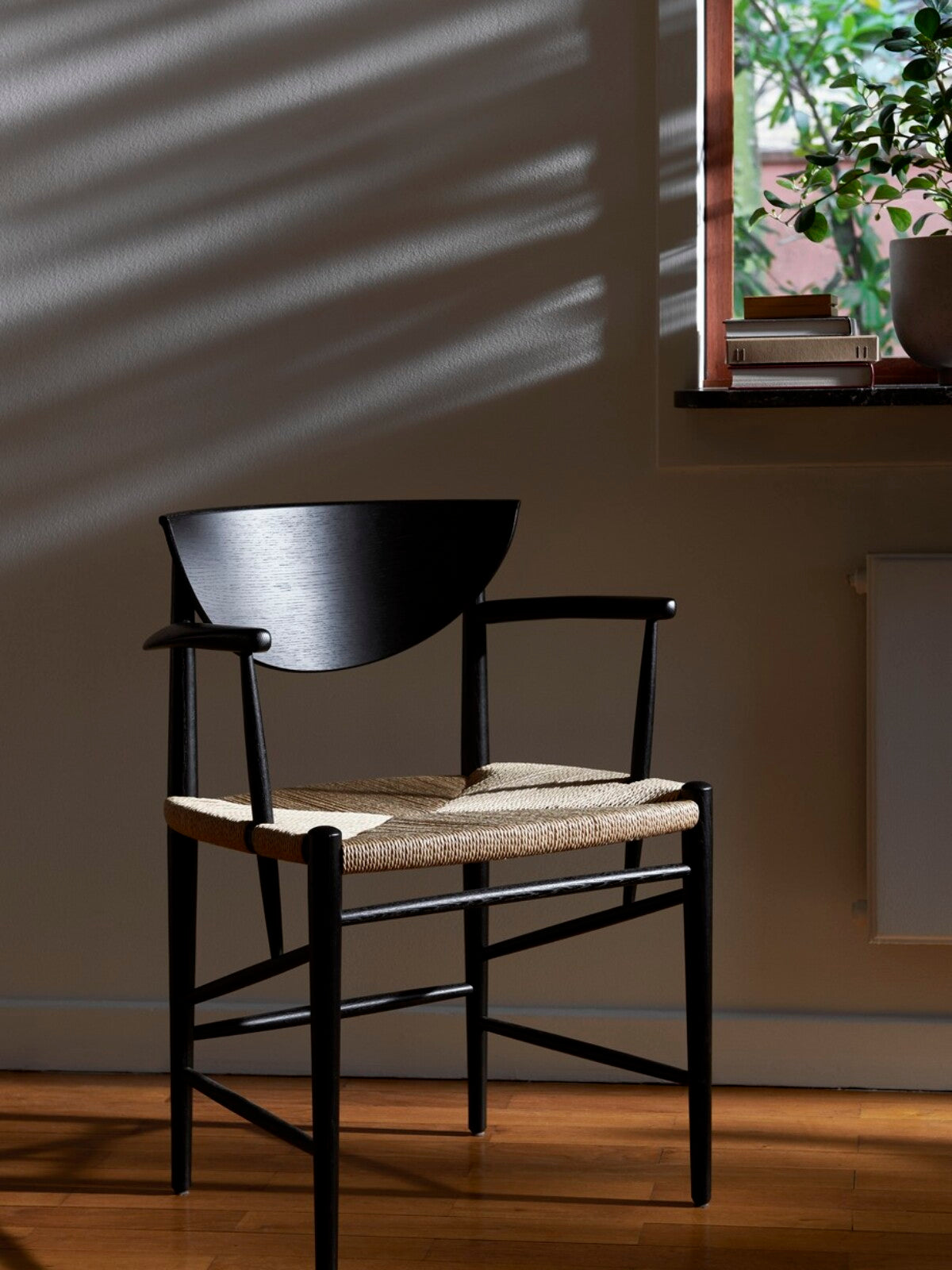 SILLA DRAWN HM4 ROBLE LACADO NEGRO