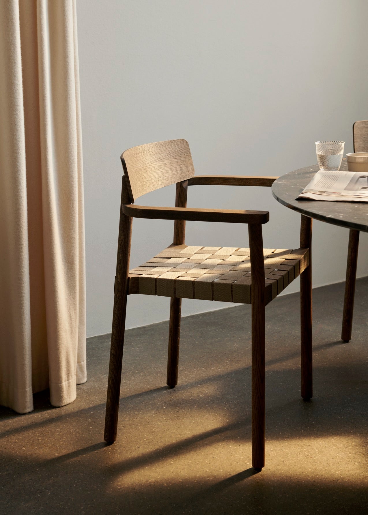 SILLA BETTY TK9 ROBLE AHUMADO CON LINO NATURAL