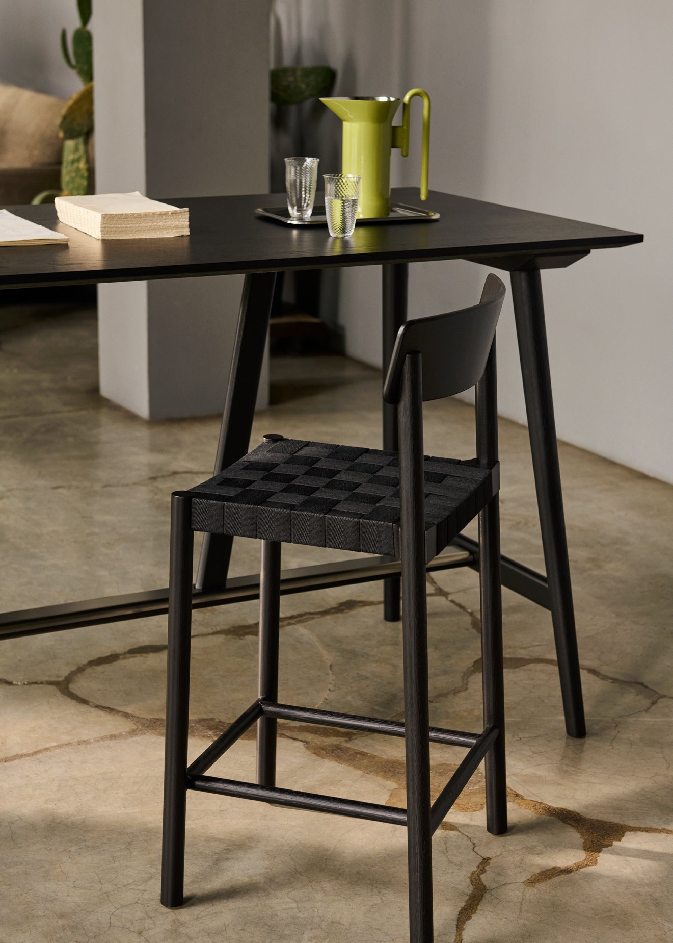 TABURETE BETTY TK15 NEGRO CON TEJIDO NEGRO