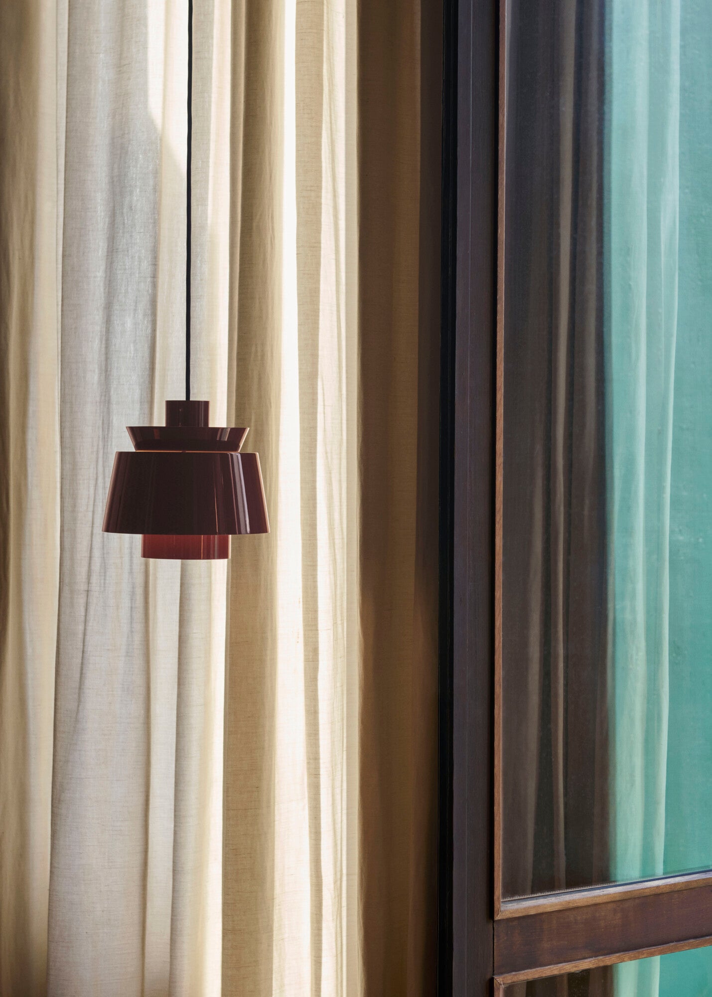 UTZON JU1 LÁMPARA DE TECHO DARK BURGUNDY