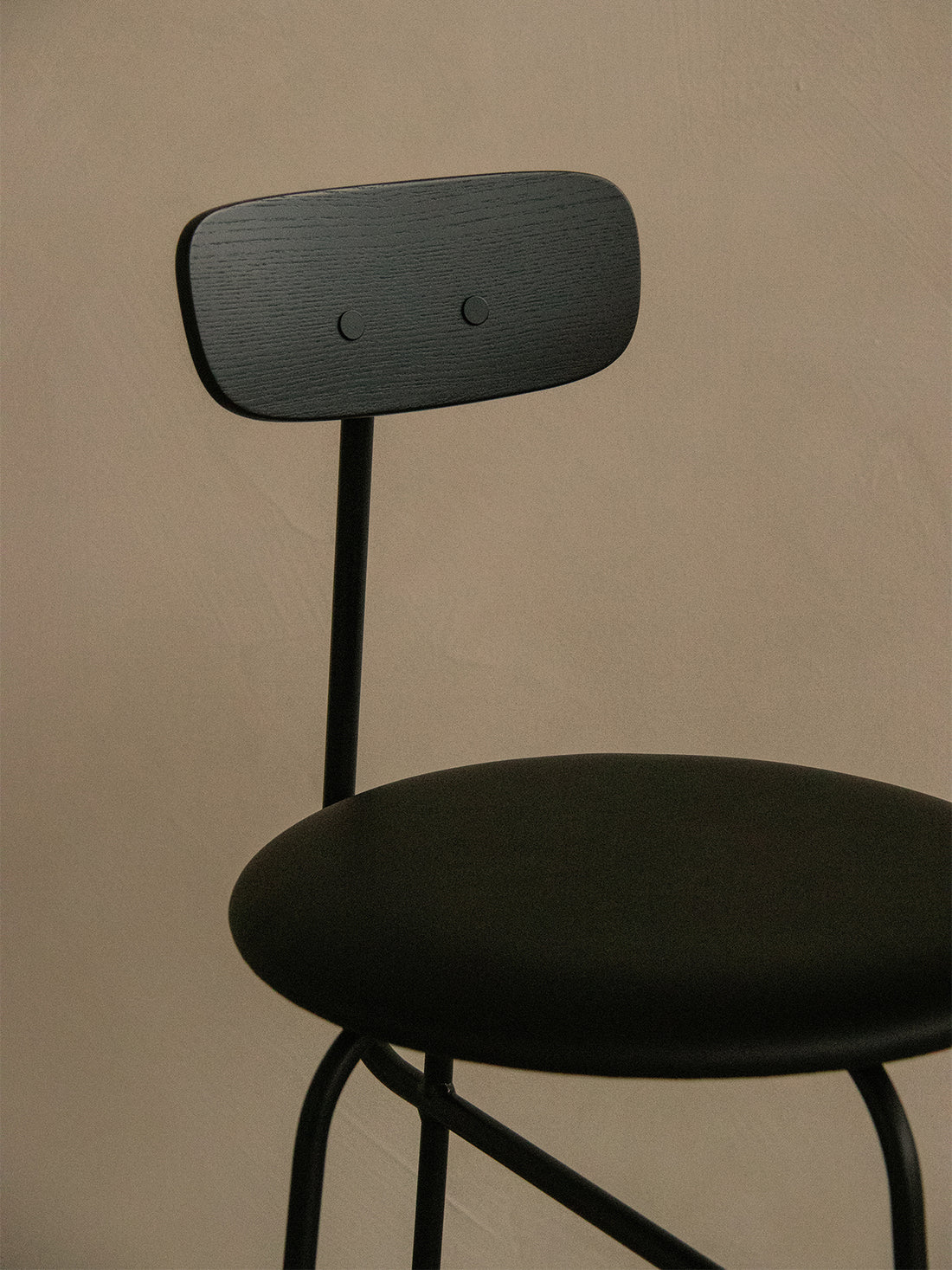 AFTEROOM TABURETE FRESNO PINTADO NEGRO