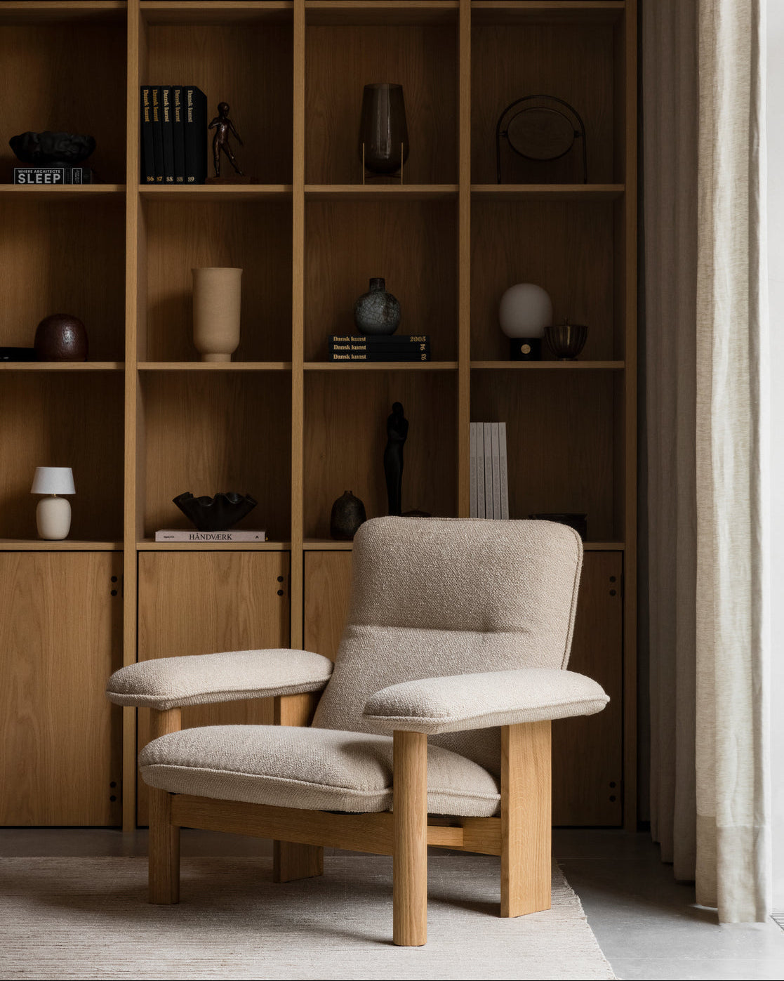 BRASILIA LOUNGE CHAIR ROBLE | LOGAN JASMINE
