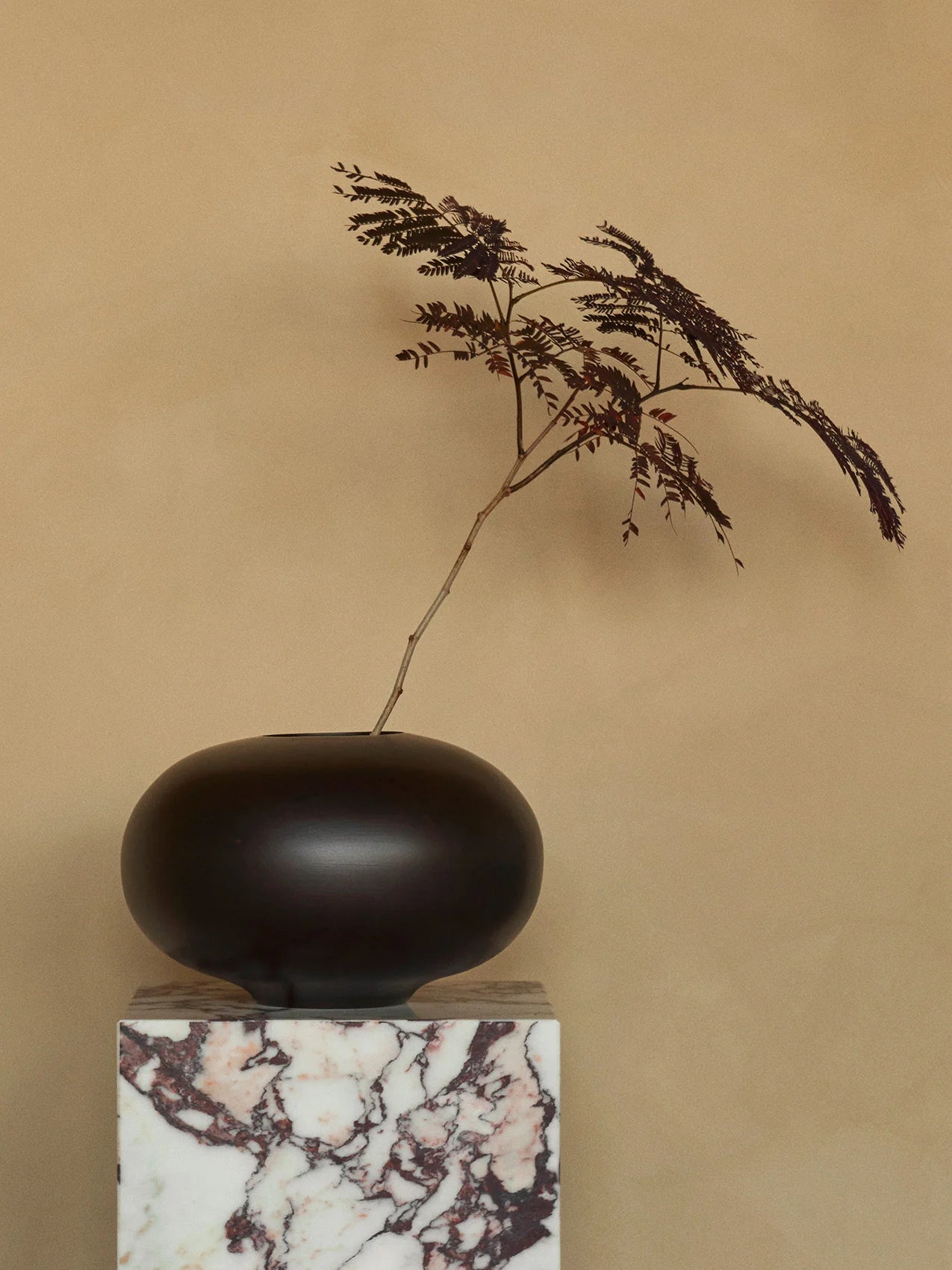 SURROUND VASE