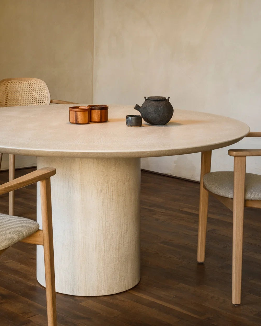 ARI ROUND MESA DE COMEDOR MINERAL