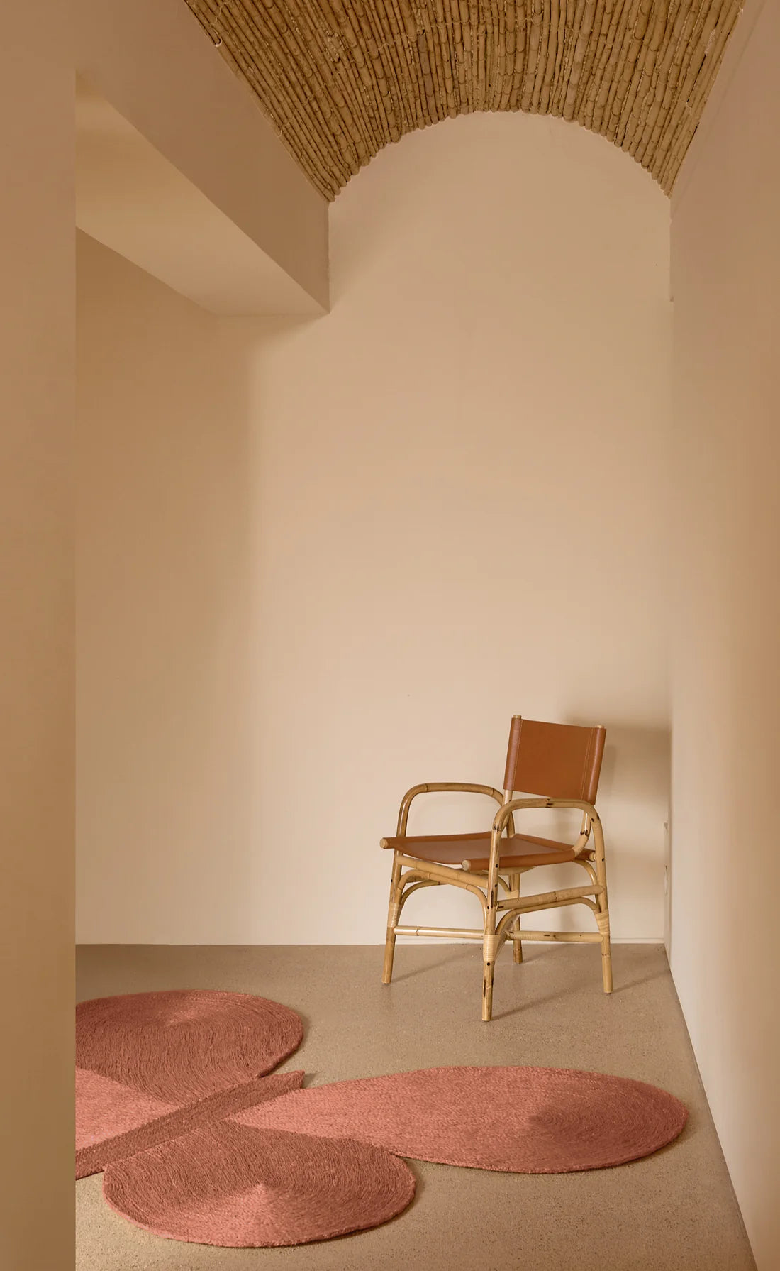 ALFOMBRA LUCIA EAMES™ BUTTERFLY JUTE TERRACOTTA