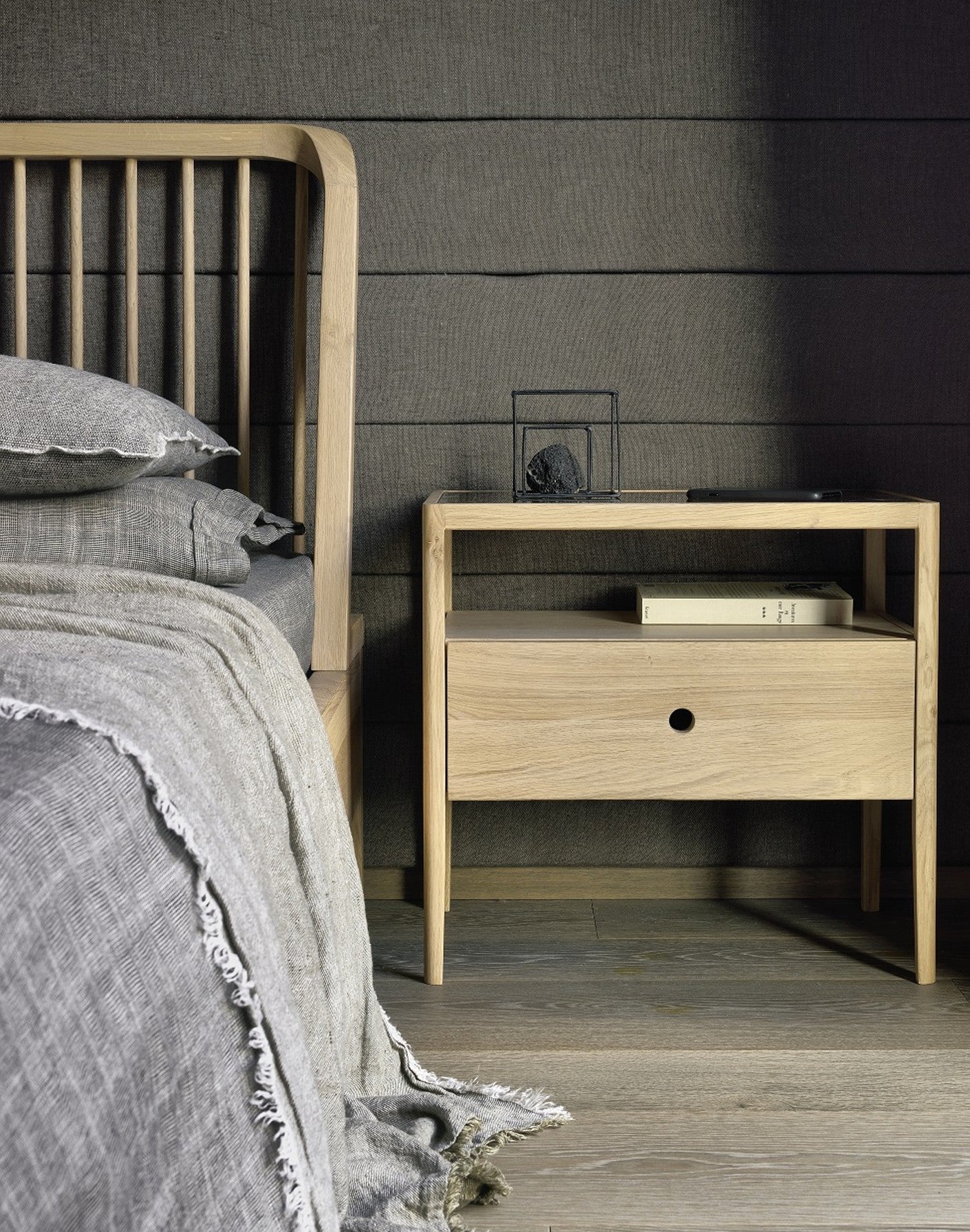 SPINDLE MESITA DE NOCHE ROBLE