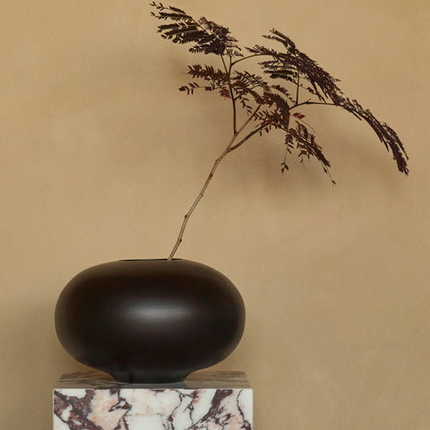 SURROUND VASE