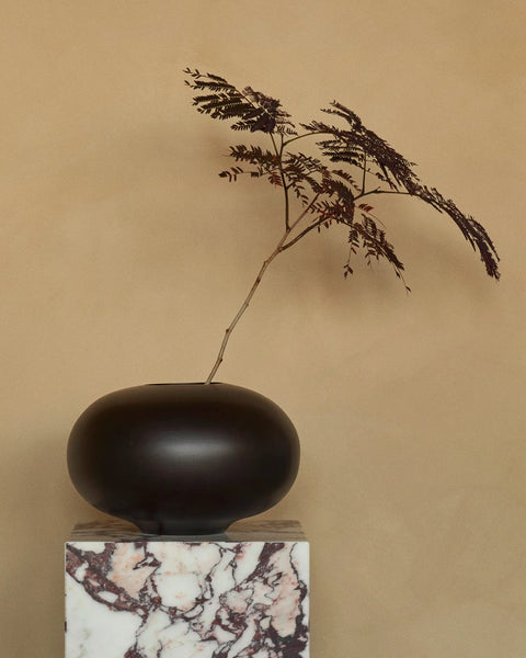 SURROUND VASE