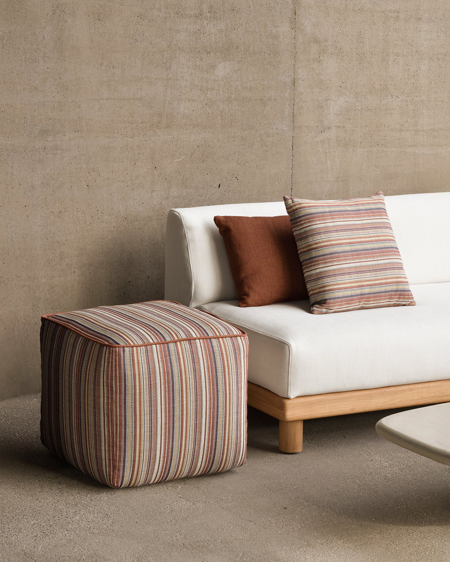 ZAHARA PUF EXTERIOR TERRA STRIPE