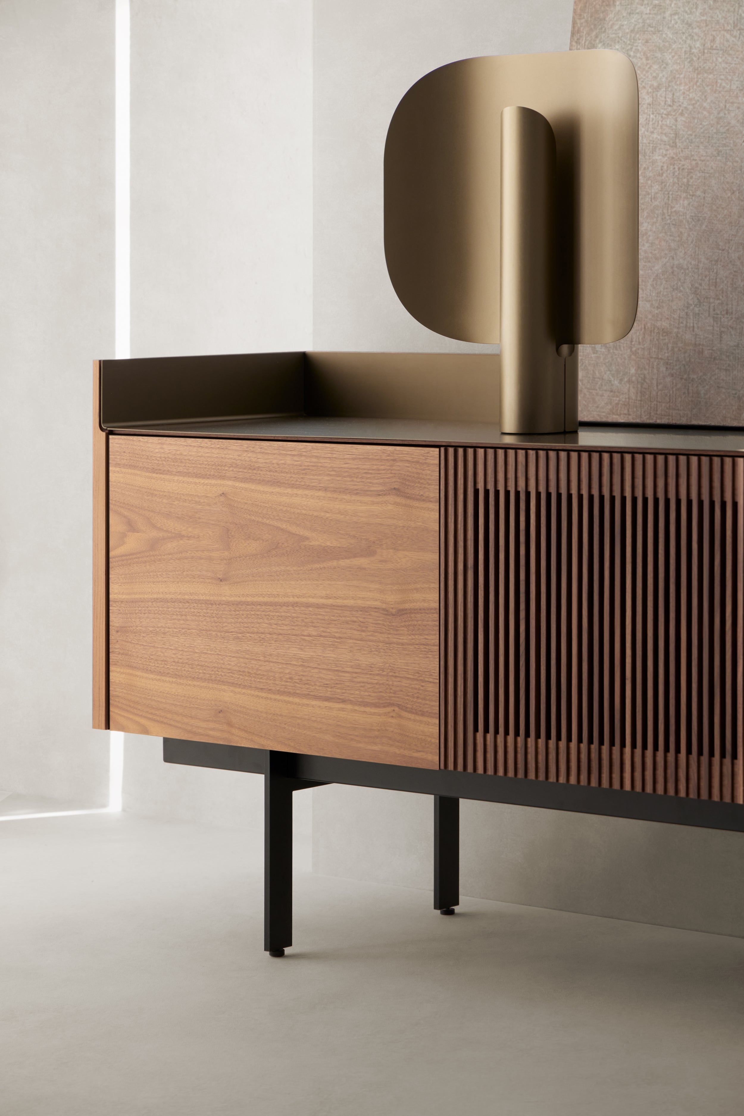 STOCKHOLM TECHNIC APARADOR 4 PUERTAS